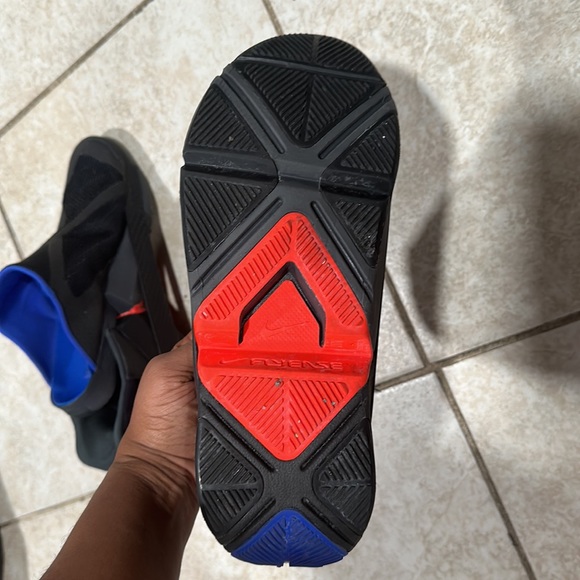 Nike Go FlyEase Shoes - Picture 5 of 6